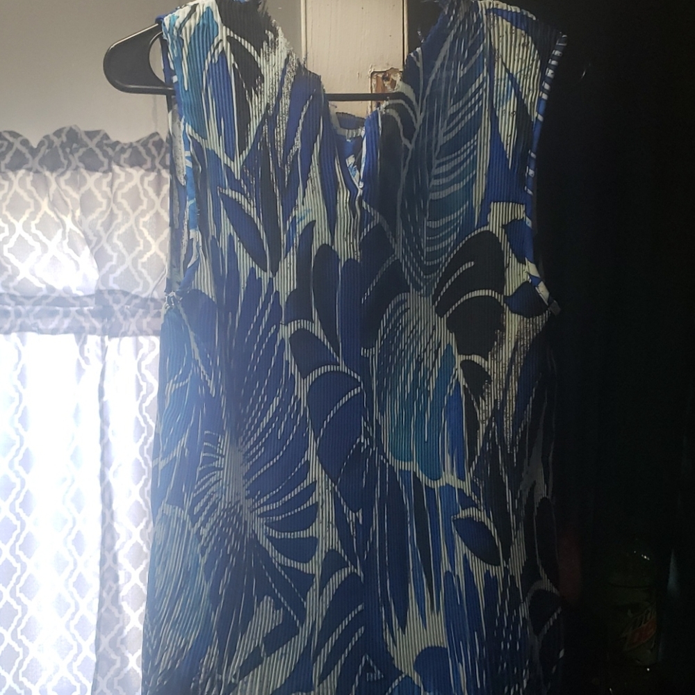 Hawaiian flowered/leaf printed